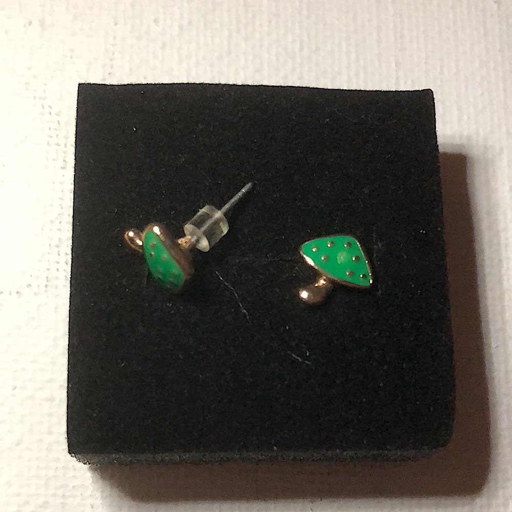 Mushroom earrings 🍄💚